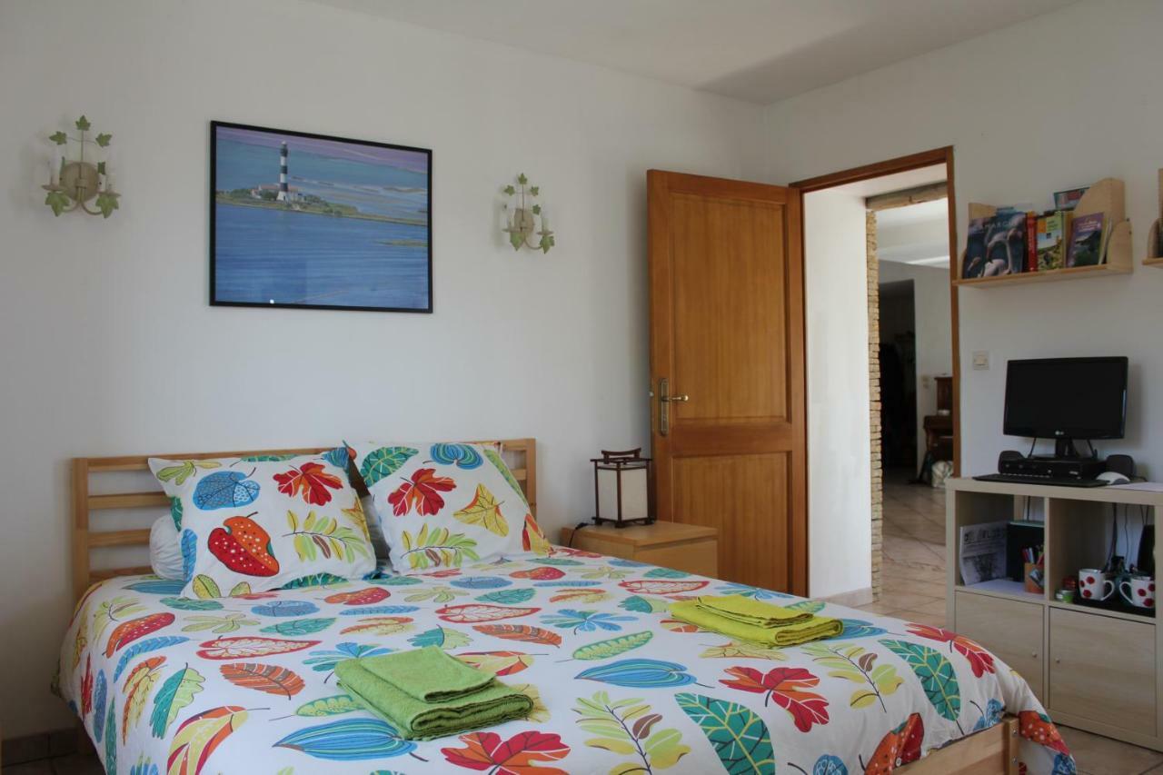 ארל Mas Dou L'Estele Chambre D'Hotes מראה חיצוני תמונה